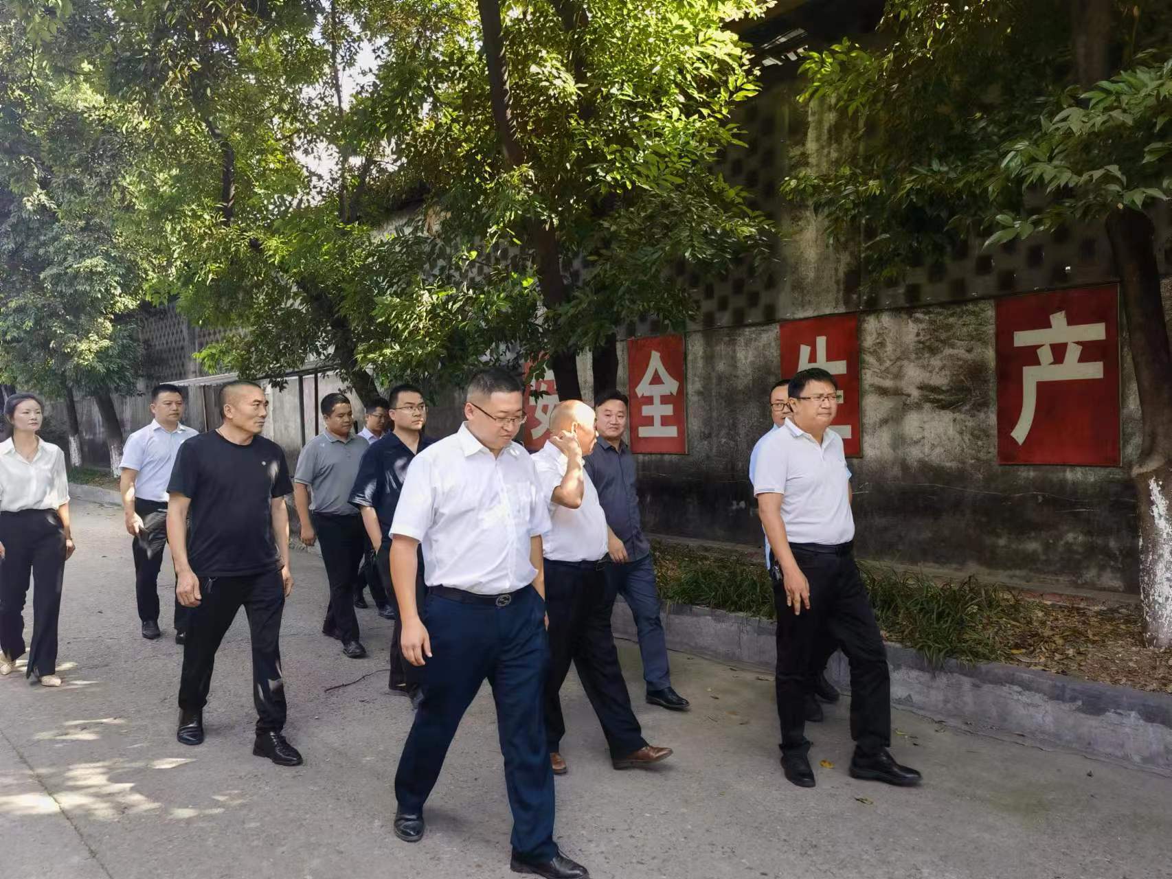 富顺县领导莅临爱体育(中国)
开展招商考察